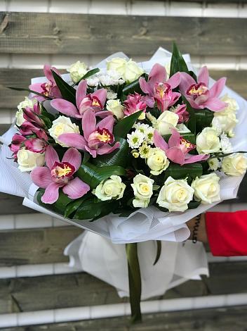 Букет цветов из: Розы и Хризантемы в Войновой-Горе