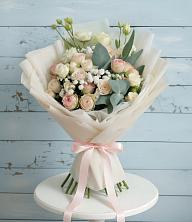 Букет цветов из:  Розы и Лизиантусы в Войновой-Горе