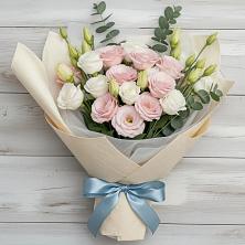 Букет цветов из:  Лизиантусы в Войновой-Горе