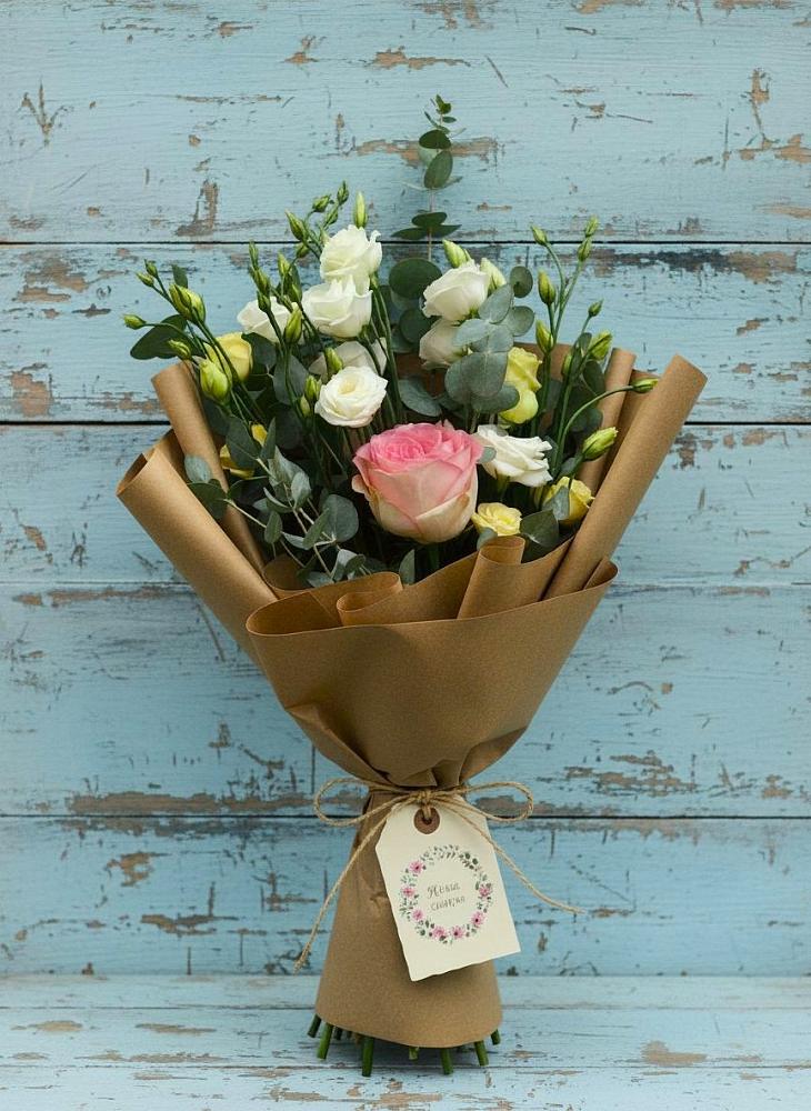 Букет цветов из: Розы и Лизиантусы в Войновой-Горе