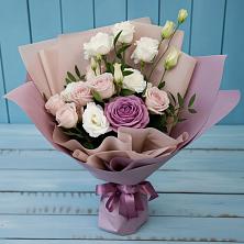Букет цветов из:  Розы и Лизиантусы в Войновой-Горе