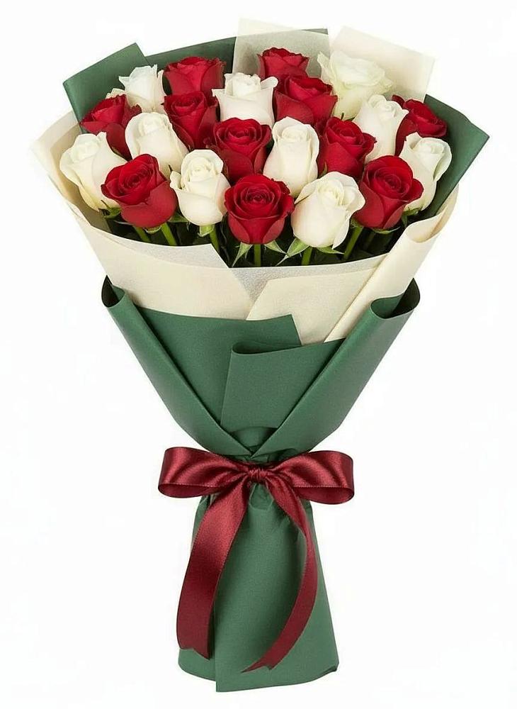 Букет Микс из красных и белых роз в Войновой-Горе