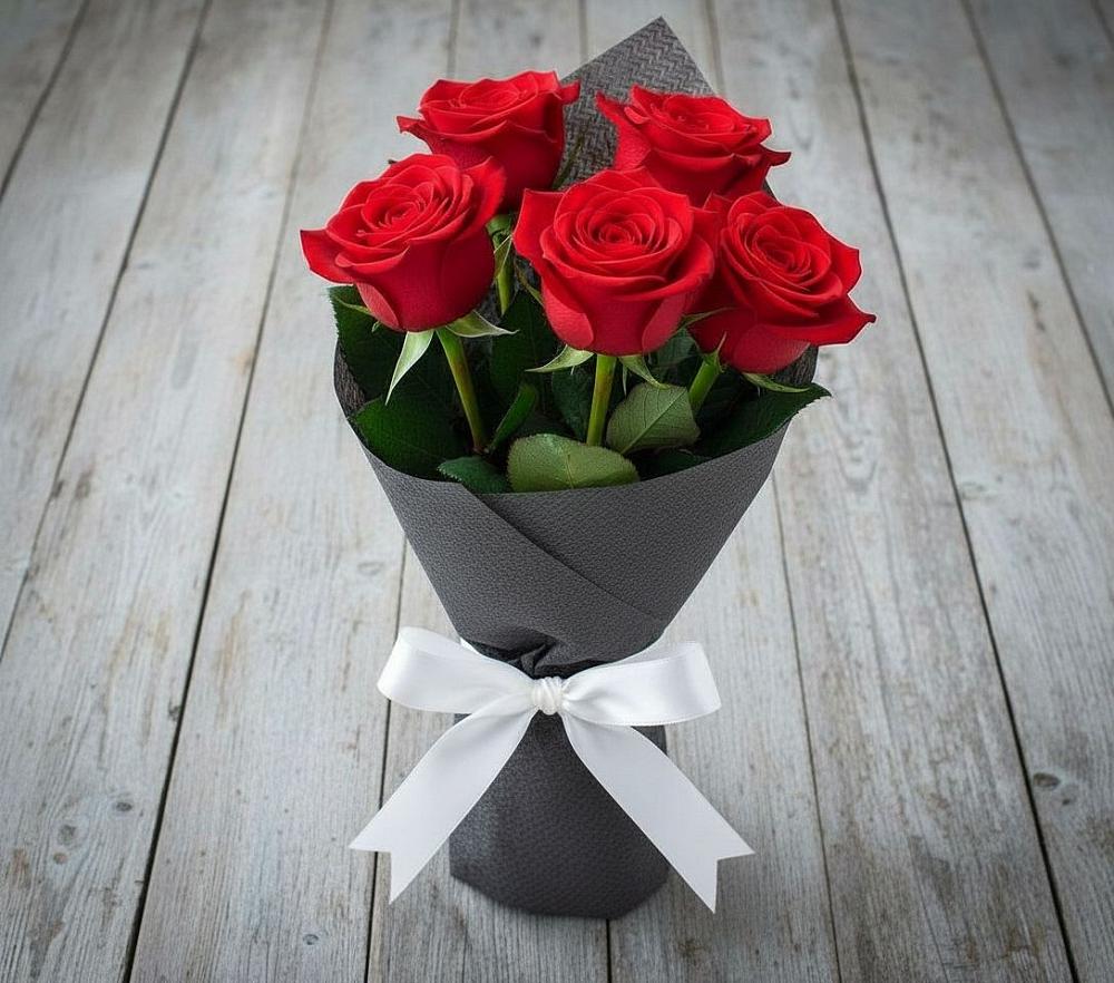 Букет 5 Красных роз Эдлесс Лав в Войновой-Горе