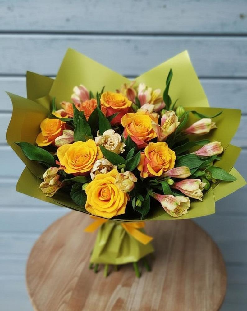 Букет цветов из: Альстромерии и Розы в Войновой-Горе