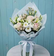 Букет цветов из:  Розы и Лизиантусы в Войновой-Горе