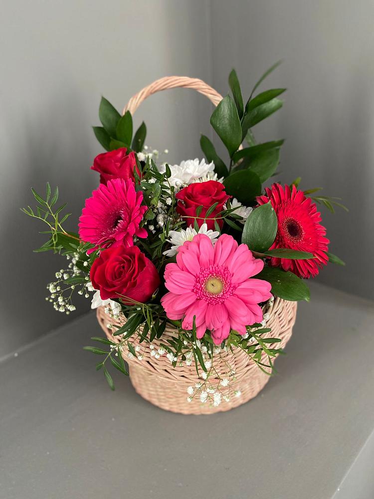 Цветочная композиция из Розы, Хризантемы и Герберы в корзине в Войновой-Горе