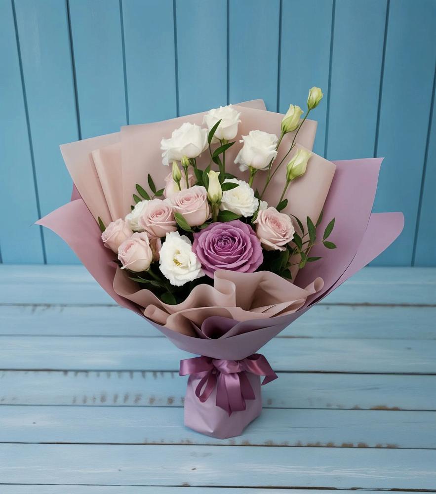 Букет цветов из: Розы и Лизиантусы в Войновой-Горе